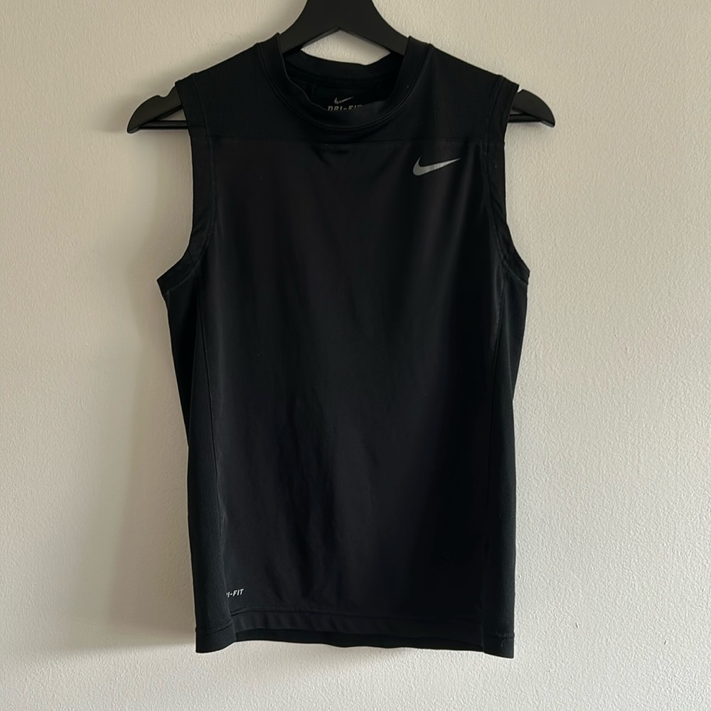 Nike Women’s Black Sleevelesss Athletic  Top Sz S